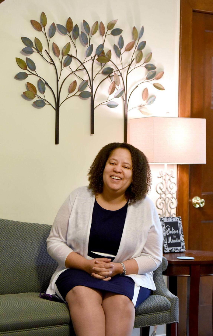 los refugios de violencia domestica de kentucky informan menos llamadas pero mas graves durante la pandemia