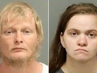 Двое арестованы в штате NC после того, как полиция обнаружила 13-летнего подростка, содержащегося в собачьей будке, и еще 5 детей в "грязном" доме