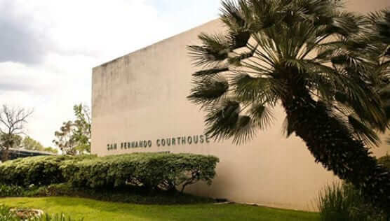 hombre no se opone a cargos de violencia domestica y abuso infantil