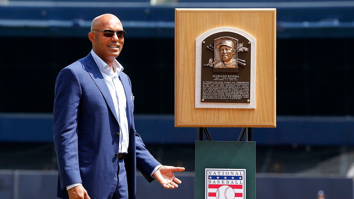 Mariano Rivera y su esposa, acusados de encubrir abusos sexuales a menores en su propia casa e iglesia Mariano Rivera en la celebración del Yankee Stadium