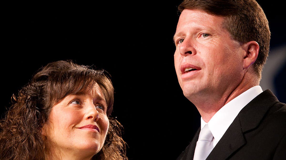 michelle duggar looking at jim bob