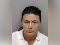 Un profesor de primaria de Texas acusado de agredir sexualmente a un niño mientras la policía busca más víctimas