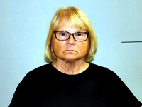 Женщина из Аризоны обвиняется в убийстве новорожденного ребенка через 45 лет после того, как было найдено его тело