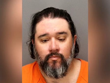 El hijo de un congresista fallecido, acusado tras supuestos mensajes sexuales y pagos a una adolescente