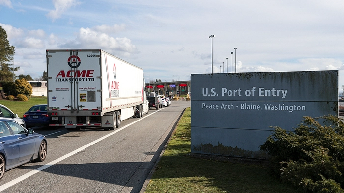 Пограничный пункт Peace Arch в Вашингтоне, через который подозреваемые в похищении детей из Юты въехали в Канаду