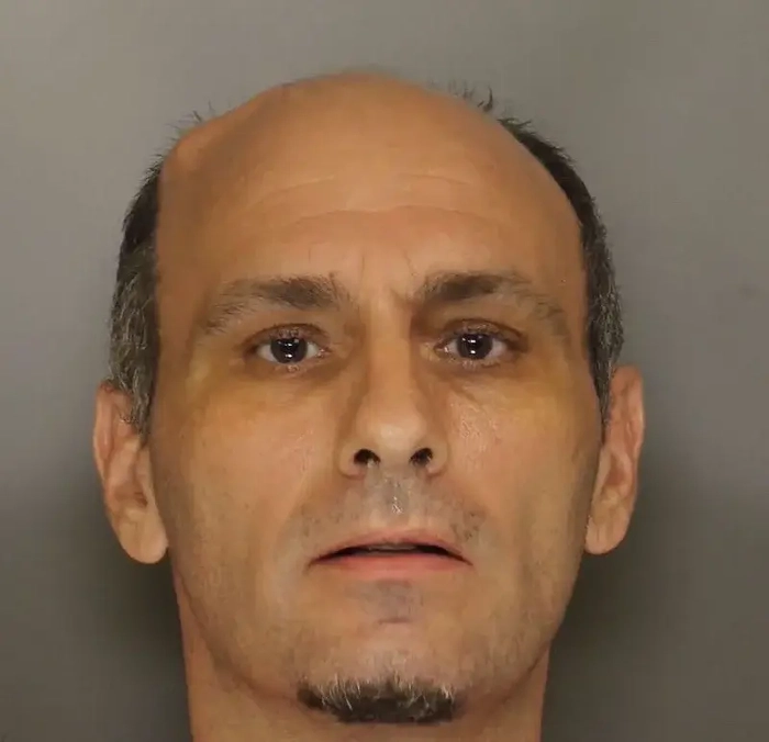 empleado de la escuela de filadelfia acusado de posesion de pornografia infantil