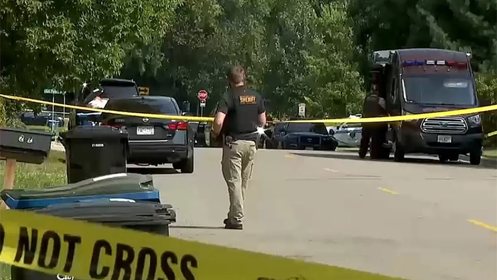 Tres fallecidos, entre ellos un niño, en un «homicidio de carácter doméstico» ocurrido en una guardería de la zona de Minneapolis, según la policía La actuación policial en Hopkins (Minnesota) tras las muertes ocurridas en una guardería