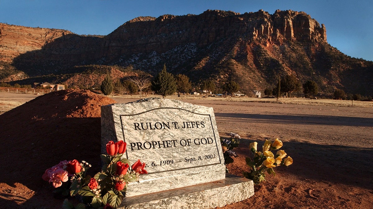 La tumba de Rulon Jeffs cerca de las montañas