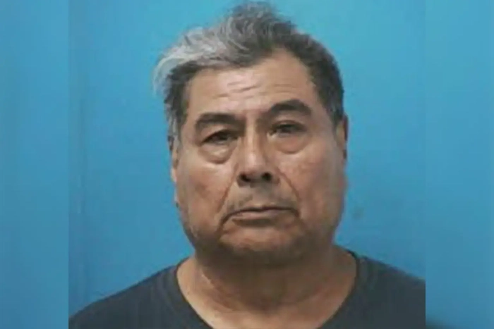 detenido un popular entrenador de futbol tras descubrirse en su movil videos de chicos drogados que dejo en un restaurante