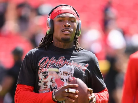 Раши Райс из команды Chiefs получил иск от бывшей подруги, утверждающей, что он подвергался домашнему насилию