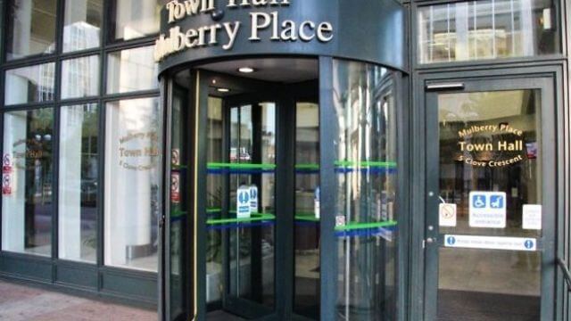 revelado funcionarios de tower hamlets llamaron novio al autor de los abusos a un nino