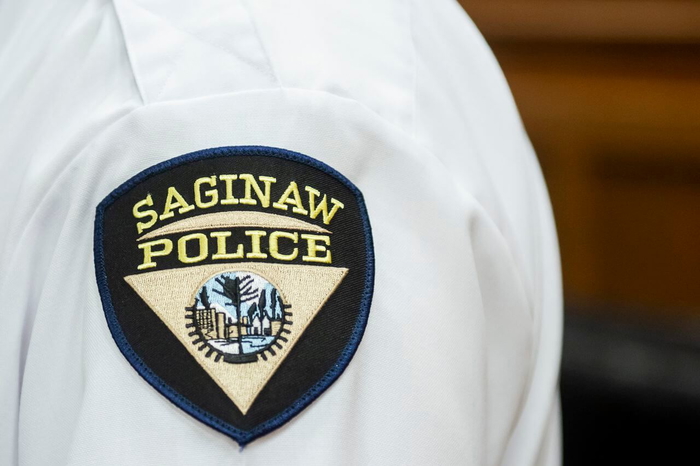 una madre de saginaw es acusada de maltrato infantil tras la muerte de su hijo con narcoticos en el organismo