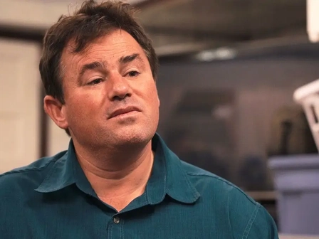 Самопровозглашенный "пророк" с несовершеннолетними "женами" разоблачен после того, как пара, которой он доверял, помогла раскрыть преступную группировку