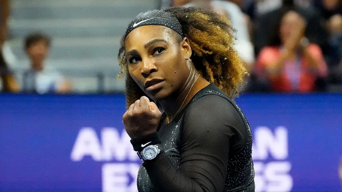 Serena Williams reaccionando durante un partido de tenis en el Abierto de EE.UU. en Flushing, Nueva York