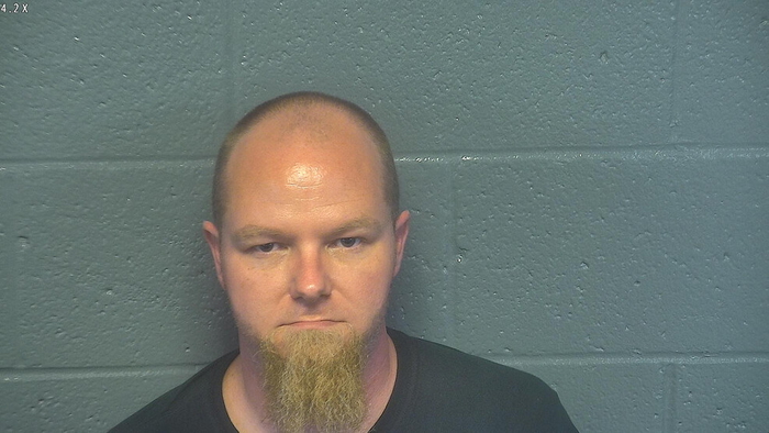 los profesores denuncian los malos tratos al okdhs y se emiten ordenes de detencion contra 4 personas