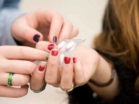 Los centros de intoxicaciones relacionan el creciente abuso de Benadryl entre los adolescentes con peligrosas tendencias en las redes sociales