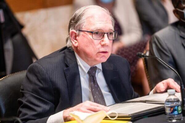 dos jovenes se suicidan en un estudio hormonal entre sexos financiado por los contribuyentes