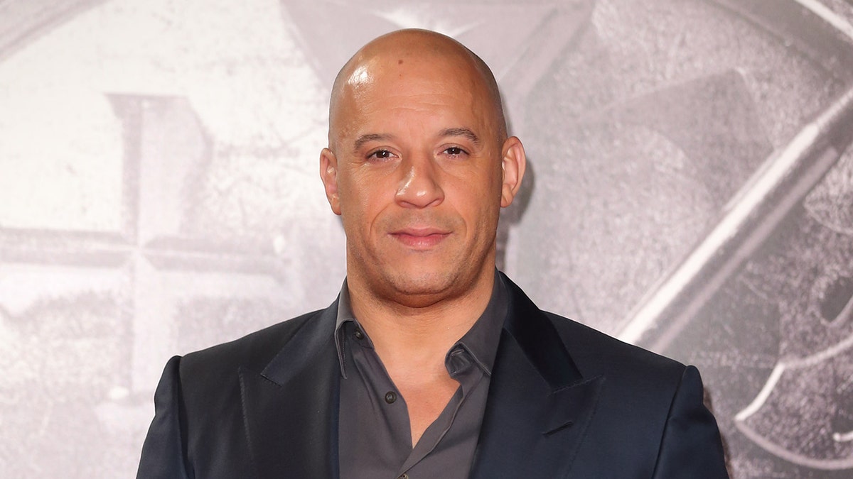 Vin Diesel camina por la alfombra roja en el estreno de Fast & Furious