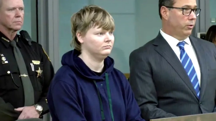 Уильям ДеФур в суде с адвокатом