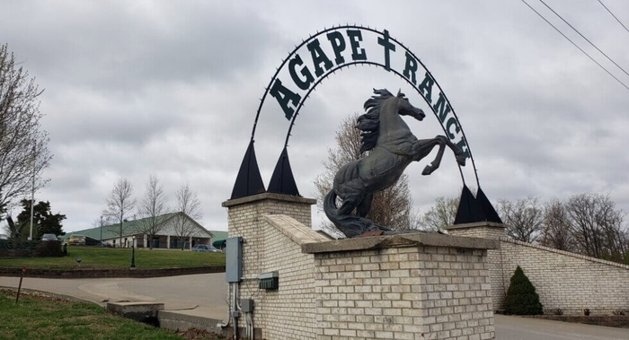 19 ex alumnos hacen nuevas denuncias de brutales abusos fisicos y sexuales en un internado fundamentalista