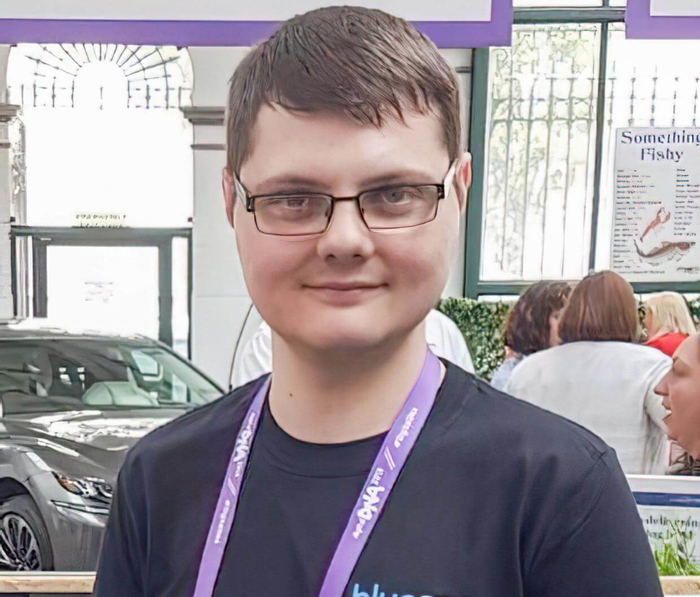 un estudiante admite haber descargado imagenes de abusos a menores tras encontrar un disco informatico perdido en el campus