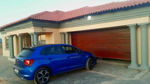 bongani sindane que paso de los abusos infantiles a un orfanato de ser un indigente a obtener un titulo de abogado se sobrepuso a las adversidades