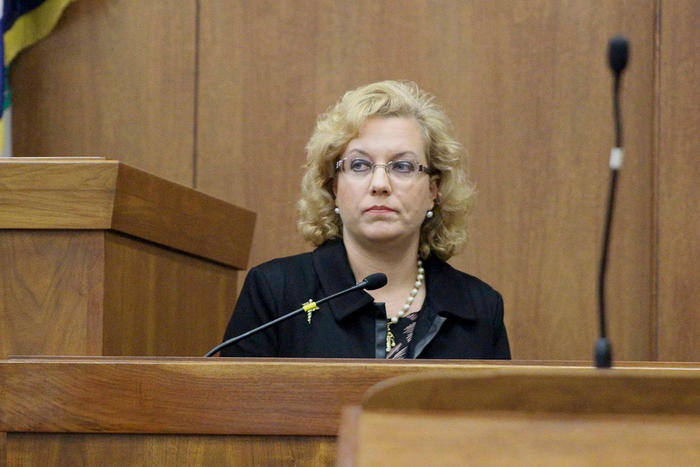 dos familias de alaska presentan una demanda federal contra el asediado medico de child abuse providence alegando diagnosticos erroneos de abuso infantil