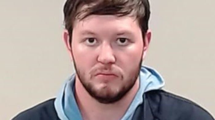 hombre acusado de agresion y abuso de menores despues de que un bebe fuera encontrado herido en valdosta