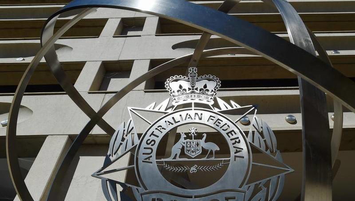 hombre acusado de material de abuso de menores