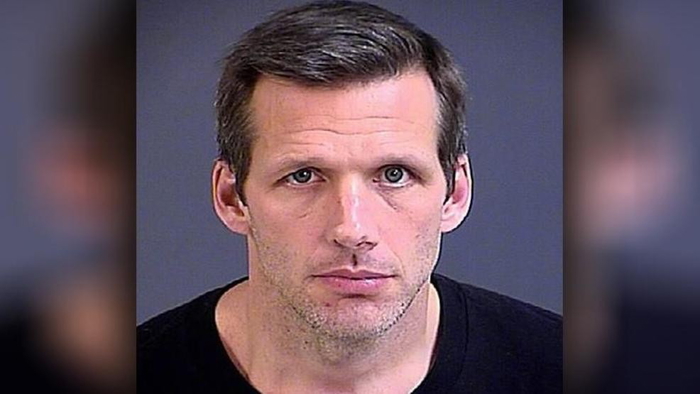 instructor de artes marciales arrestado y acusado de presunta conducta sexual criminal