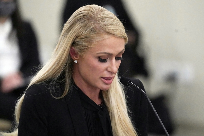 paris hilton se reune con el congreso para hablar de los centros de acogida de ninos