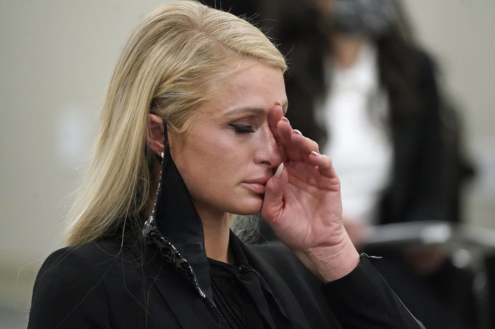paris hilton se reune con el congreso para hablar de los centros de acogida de ninos