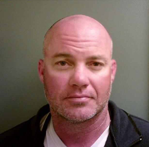 una maestra de escuela alimento a sus alumnos con magdalenas con el esperma de su marido