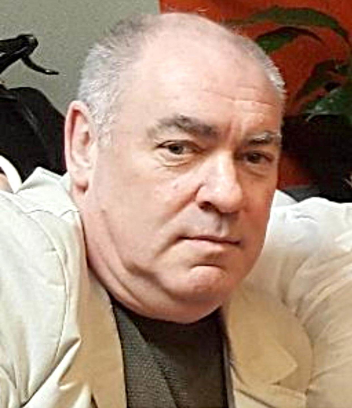 una mujer violada por su hermano cuando era nina revela que fue condenada al ostracismo por su familia por denunciar los hechos