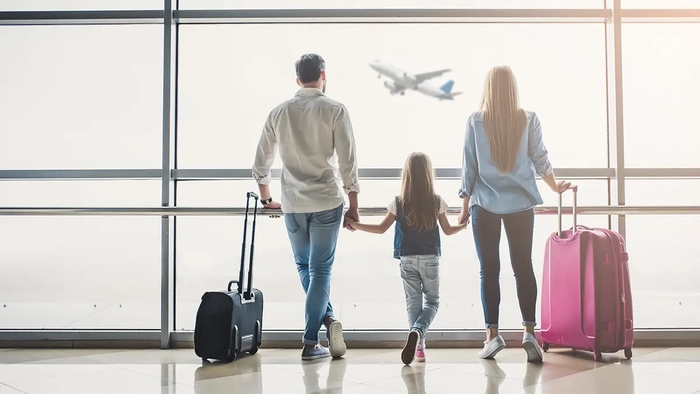 ¿Tiene una deuda por manutención de menores? La Administración Trump podría revocar su pasaporte viajes en familia