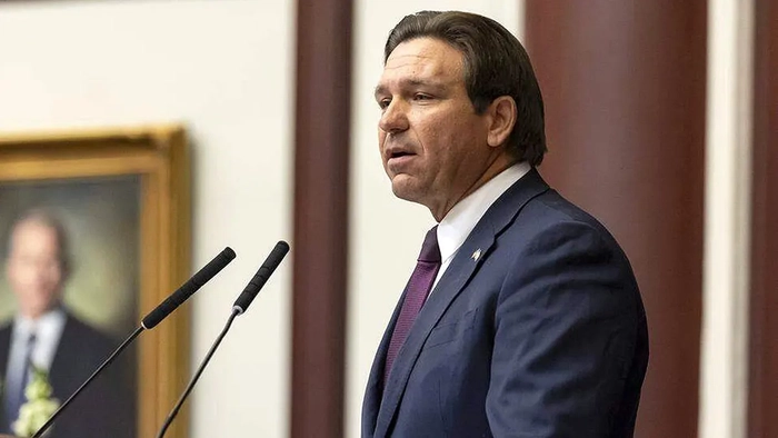 ДеСантис высказал предположение, что его соратник, назначенный на должность в Палм-Бич, может быть приговорен к смертной казни по обвинению в сексуальном насилии над несовершеннолетними Губернатор Флориды Рон ДеСантис выступает с докладом о положении дел в штате в Капитолии штата Флорида