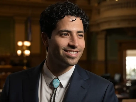 Un candidato de extrema izquierda a la Cámara de Diputados, criticado por su voto «repugnante» sobre un proyecto de ley relativo al uso de pronombres incorrectos: «Inaceptable»