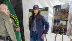 Ноэм отправляется к обеим границам, говорит, что ICE не будет сдерживать чиновников, которые "хотят создать конфликт"