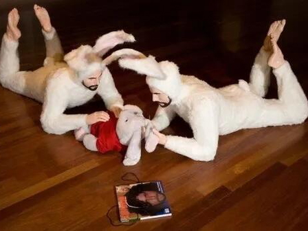 "Эта рутина "Хлеба и зрелищ" выглядит довольно наигранной..."