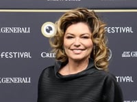 shania twain flattened breasts as teen to avoid stepfathers sexual abuse