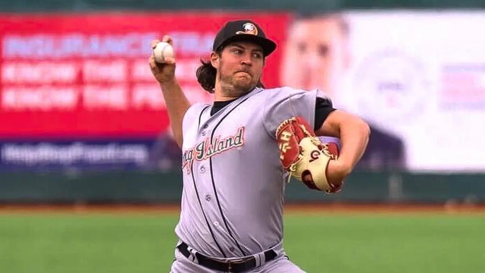Trevor Bauer lanza para los Long Island Ducks